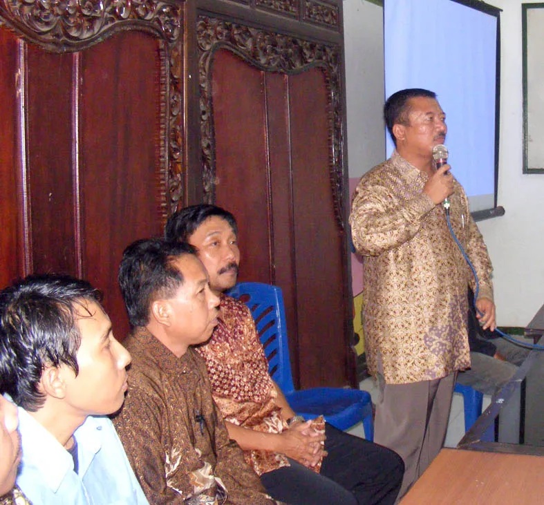 Bambang DH Terkesan Pada Komunitas Kampung Sawahan(KOMPAS)